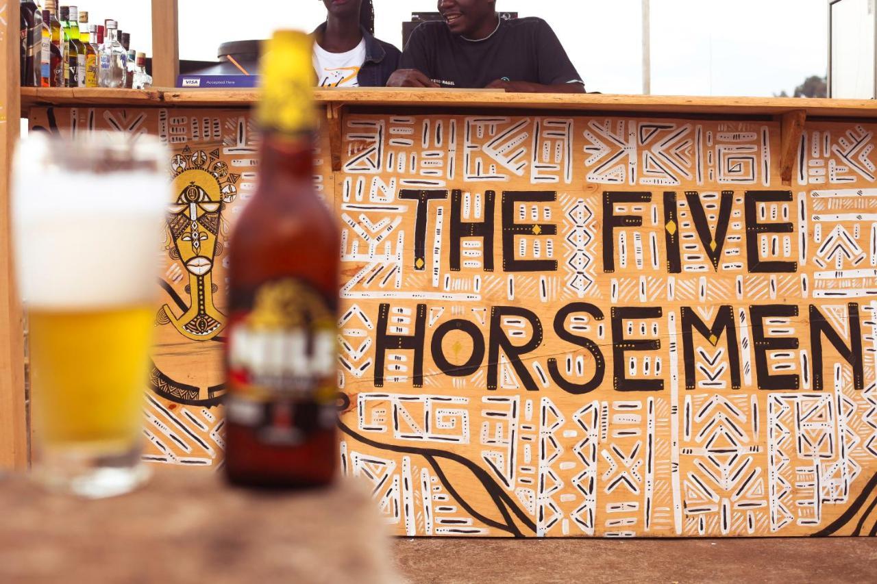 カンパラ The Five Horsemenホステル エクステリア 写真