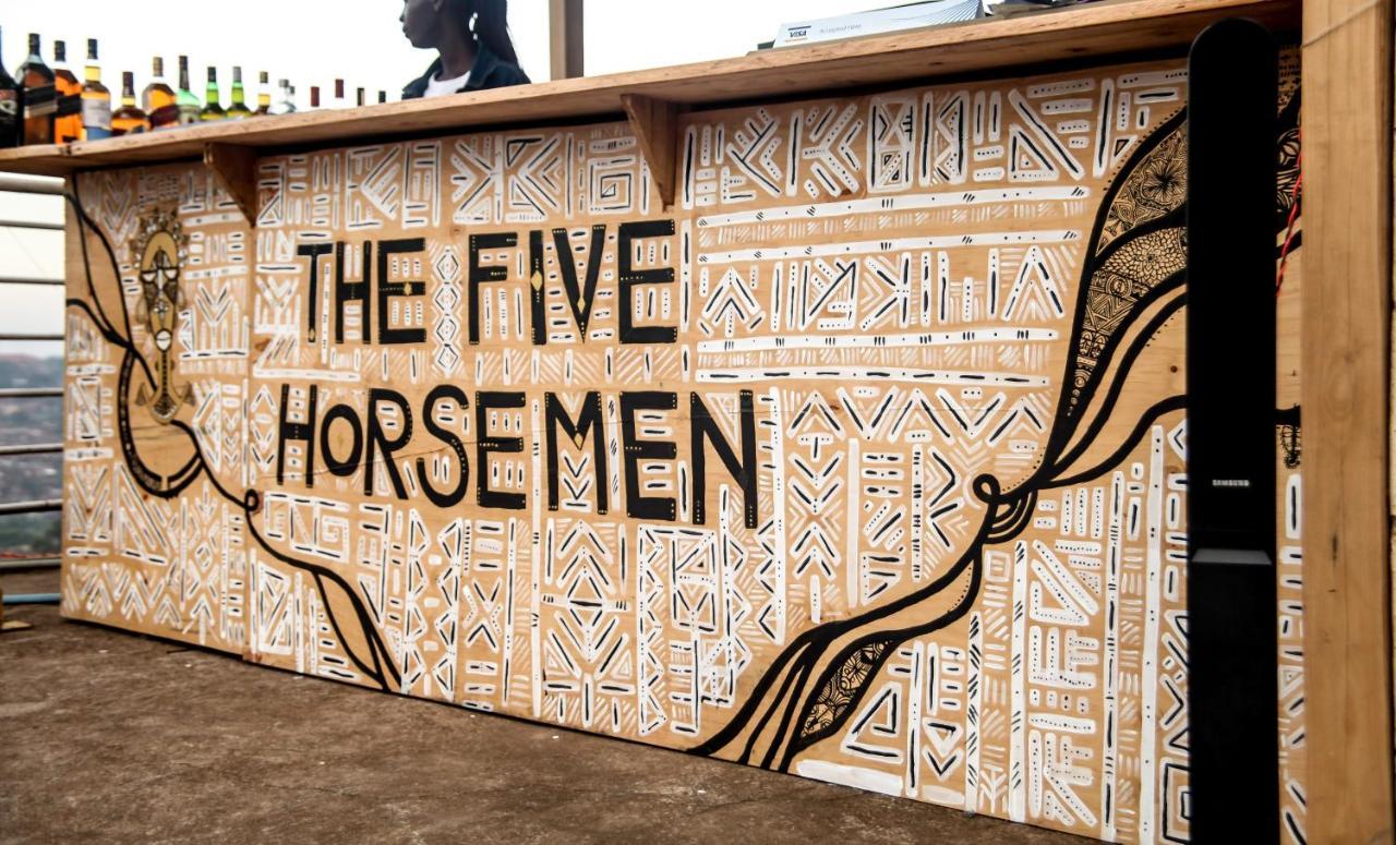 カンパラ The Five Horsemenホステル エクステリア 写真