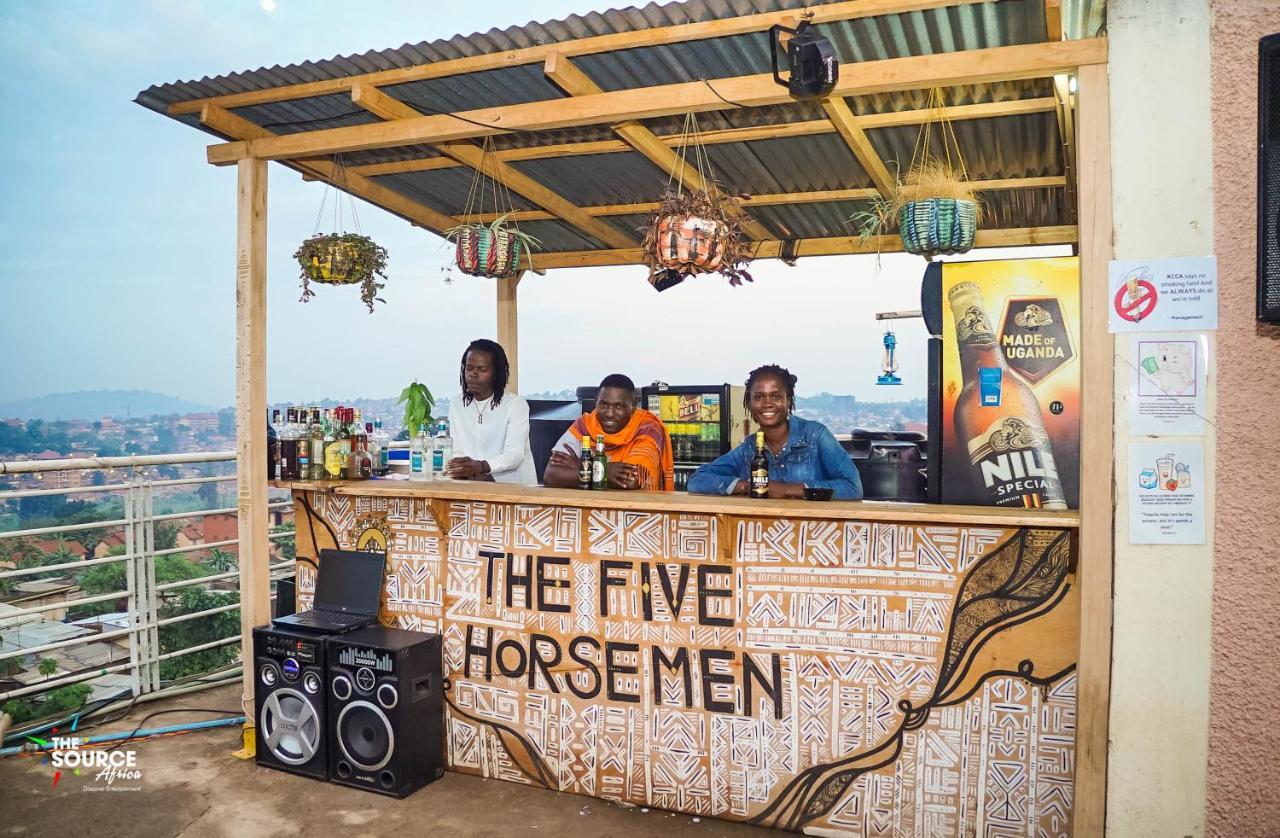 カンパラ The Five Horsemenホステル エクステリア 写真
